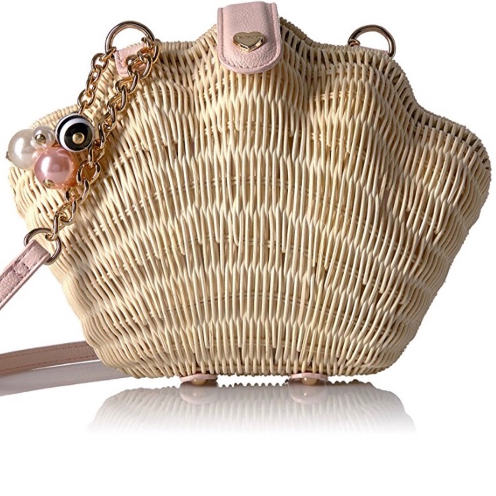 💋Betsey Johnson Shell Bag